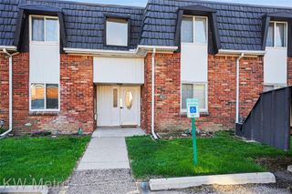 1866 Colonial Village Way 1, Waterford Charter Township, MI 48328