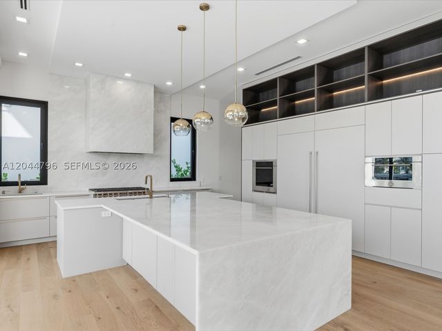 2 Sunset Ln, Lauderdale By The Sea, FL 33062