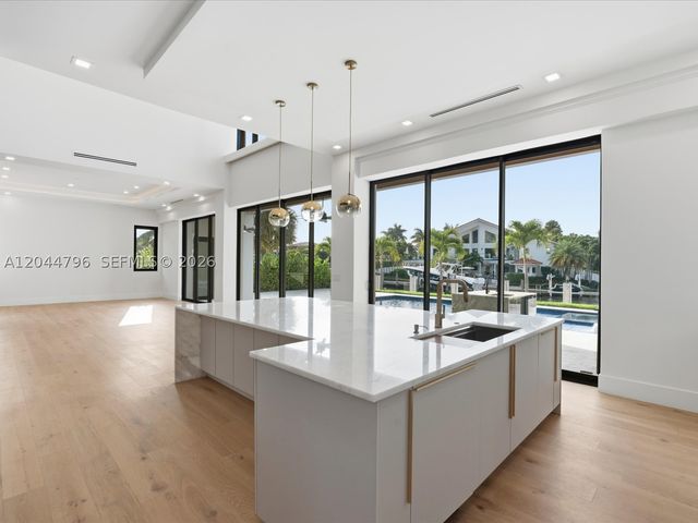 2 Sunset Ln, Lauderdale By The Sea, FL 33062