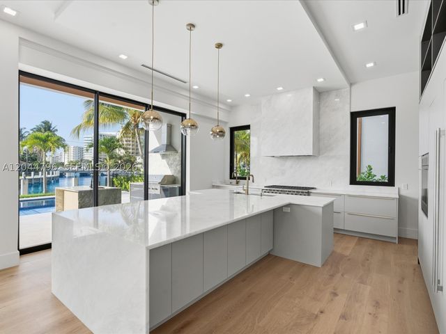 2 Sunset Ln, Lauderdale By The Sea, FL 33062