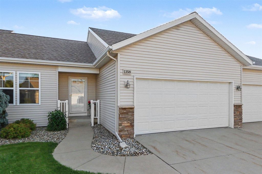1358 S Village Circle, Kalamazoo, MI 49009