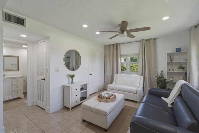 9200 N Hollybrook Lake Drive 310, Pembroke Pines, FL 33025