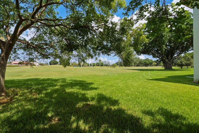 9200 N Hollybrook Lake Drive 310, Pembroke Pines, FL 33025