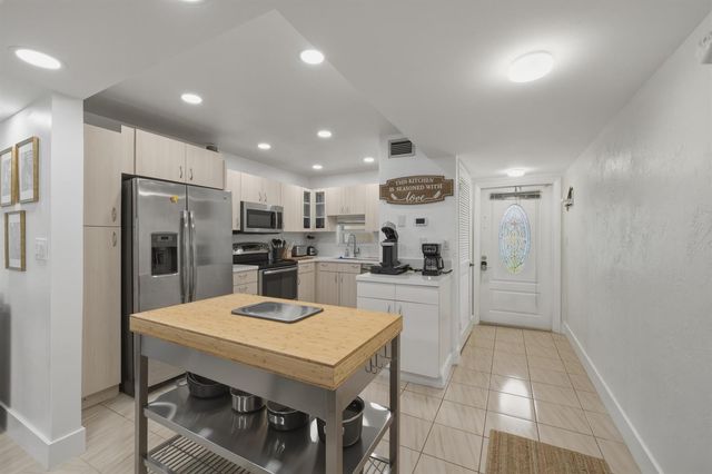 9200 N Hollybrook Lake Drive 310, Pembroke Pines, FL 33025