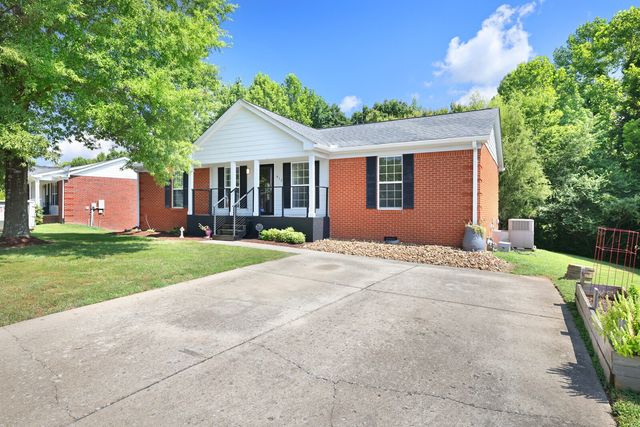 412 Eisenhower Dr, Ashland City, TN 37015