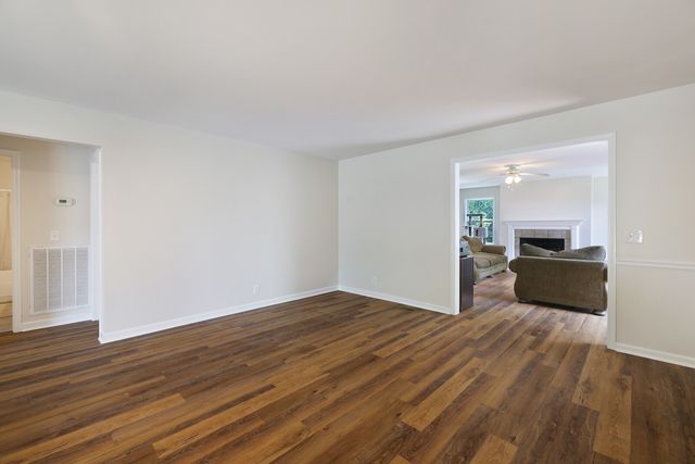 412 Eisenhower Dr, Ashland City, TN 37015