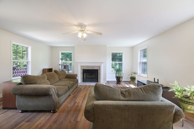 412 Eisenhower Dr, Ashland City, TN 37015