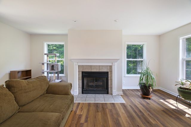 412 Eisenhower Dr, Ashland City, TN 37015