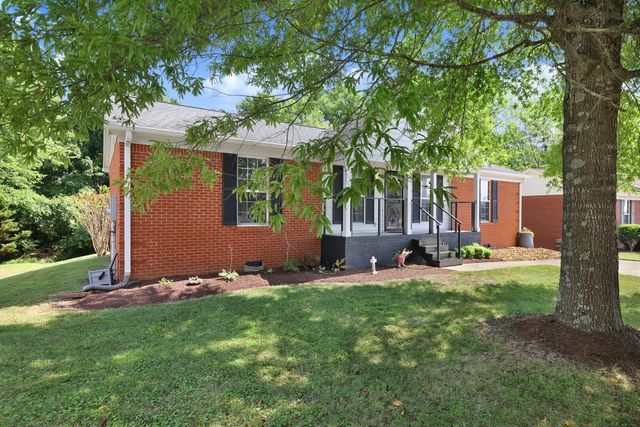 412 Eisenhower Dr, Ashland City, TN 37015