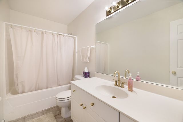 412 Eisenhower Dr, Ashland City, TN 37015