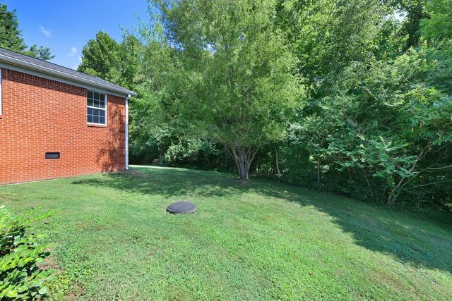 412 Eisenhower Dr, Ashland City, TN 37015