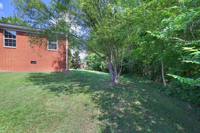 412 Eisenhower Dr, Ashland City, TN 37015