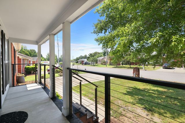 412 Eisenhower Dr, Ashland City, TN 37015