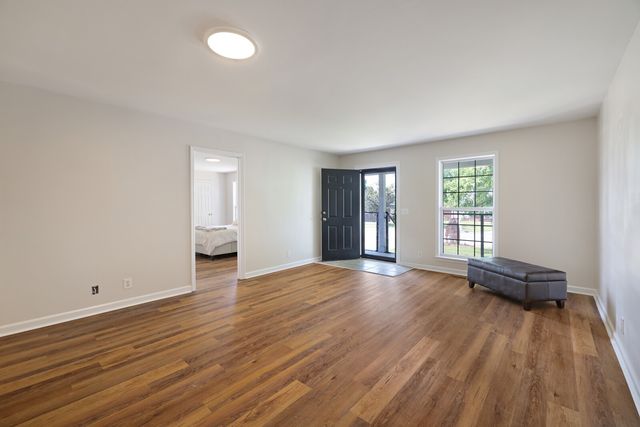 412 Eisenhower Dr, Ashland City, TN 37015