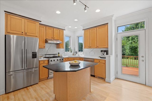 278 Brennan Woods Drive, Williston, VT 05495