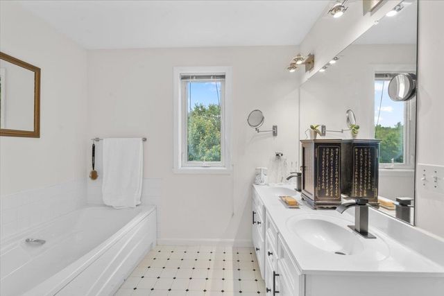 278 Brennan Woods Drive, Williston, VT 05495