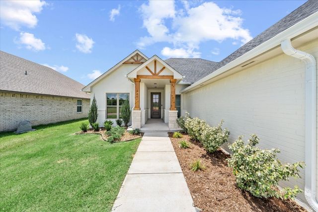 5001 Vine Cliff Road, Mustang, OK 73064
