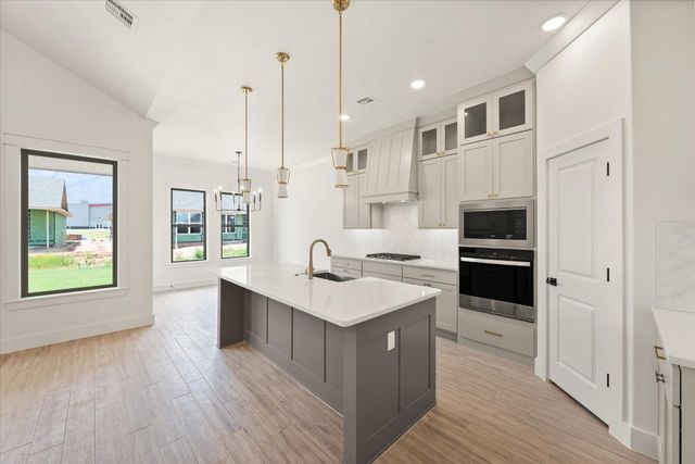 5001 Vine Cliff Road, Mustang, OK 73064