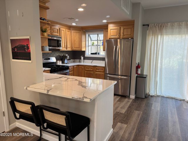 28 Melrose Drive 410, Toms River, NJ 08753