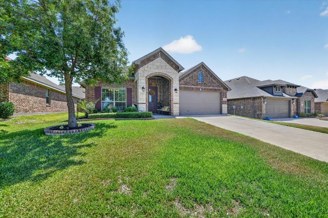 220 Carson Drive, Waxahachie, TX 75167