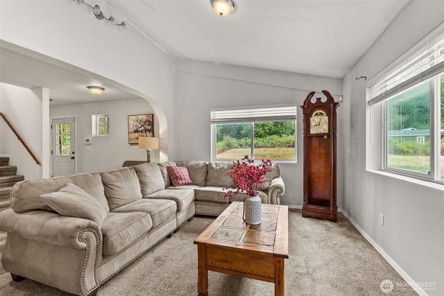 204 Murray Street, Oakville, WA 98568