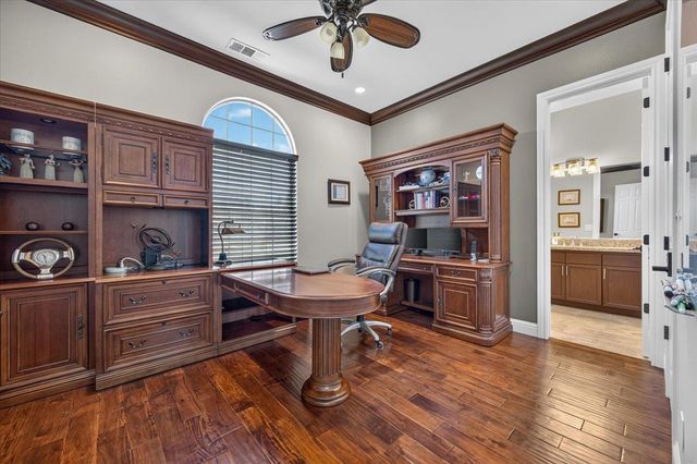 633 W Richmond Avenue, Clovis, CA 93619