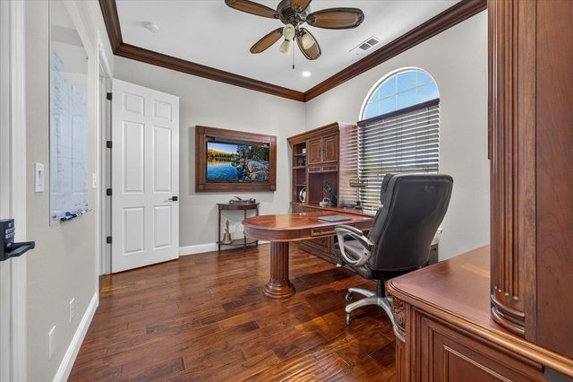 633 W Richmond Avenue, Clovis, CA 93619