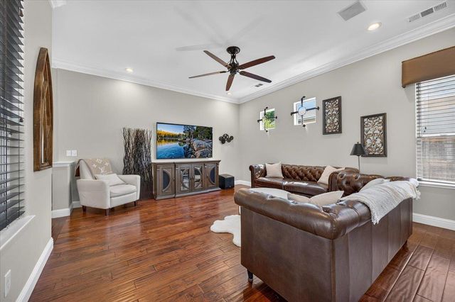 633 W Richmond Avenue, Clovis, CA 93619