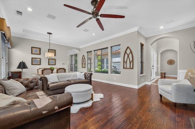 633 W Richmond Avenue, Clovis, CA 93619