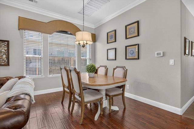 633 W Richmond Avenue, Clovis, CA 93619