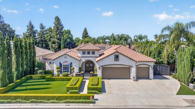 633 W Richmond Avenue, Clovis, CA 93619