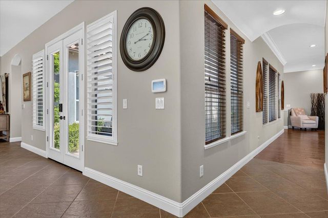 633 W Richmond Avenue, Clovis, CA 93619