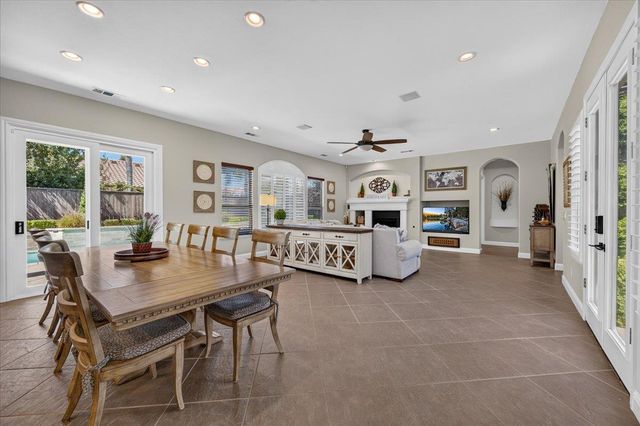 633 W Richmond Avenue, Clovis, CA 93619
