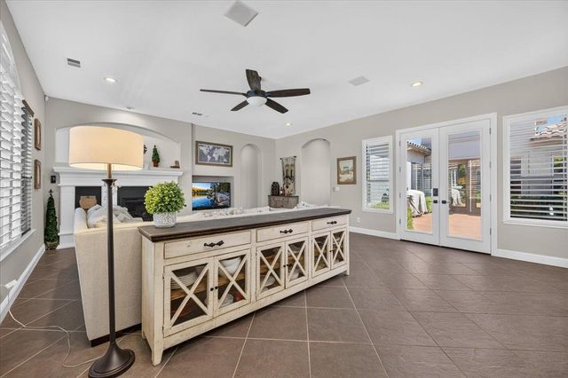 633 W Richmond Avenue, Clovis, CA 93619