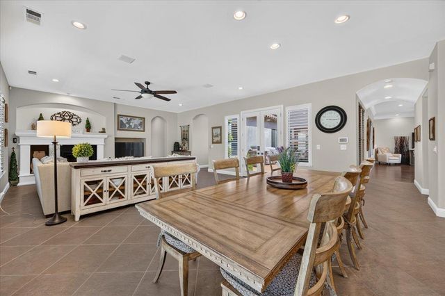 633 W Richmond Avenue, Clovis, CA 93619