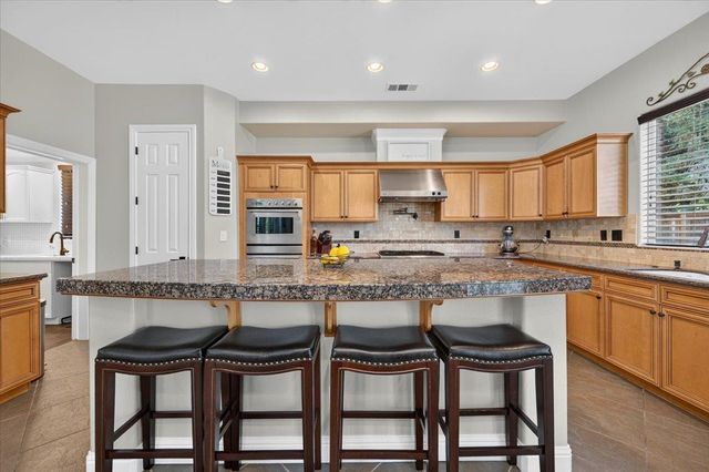 633 W Richmond Avenue, Clovis, CA 93619
