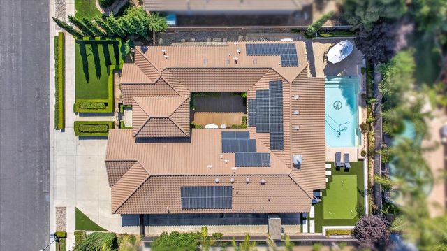 633 W Richmond Avenue, Clovis, CA 93619