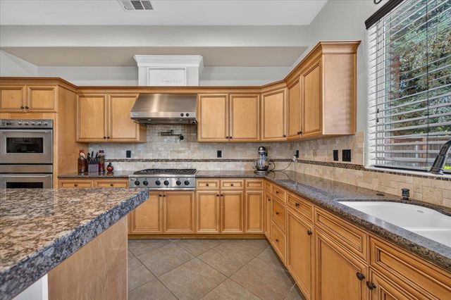 633 W Richmond Avenue, Clovis, CA 93619