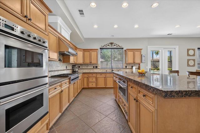 633 W Richmond Avenue, Clovis, CA 93619
