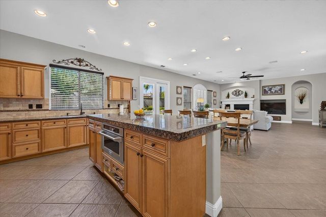 633 W Richmond Avenue, Clovis, CA 93619