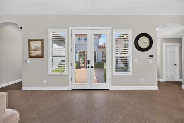 633 W Richmond Avenue, Clovis, CA 93619