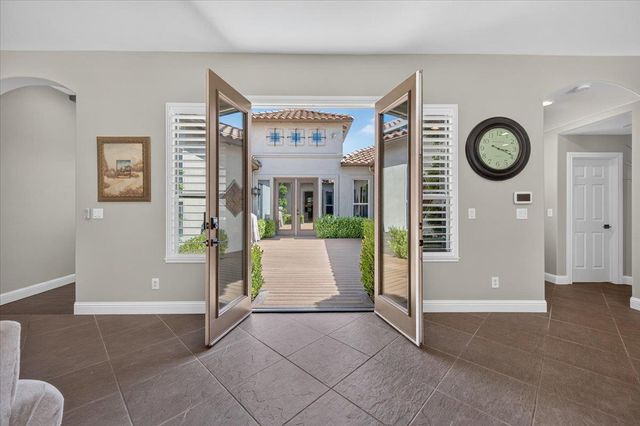 633 W Richmond Avenue, Clovis, CA 93619