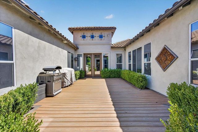 633 W Richmond Avenue, Clovis, CA 93619