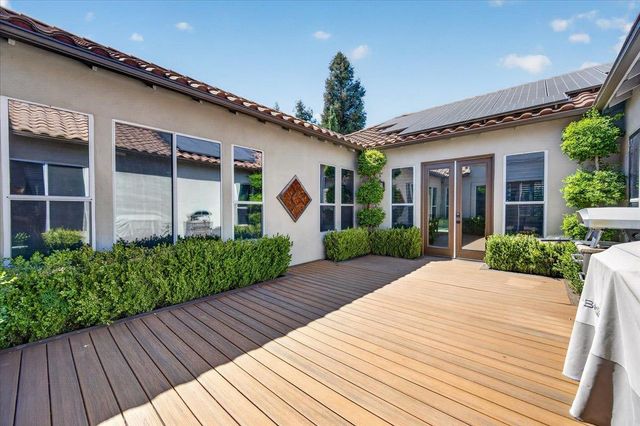 633 W Richmond Avenue, Clovis, CA 93619