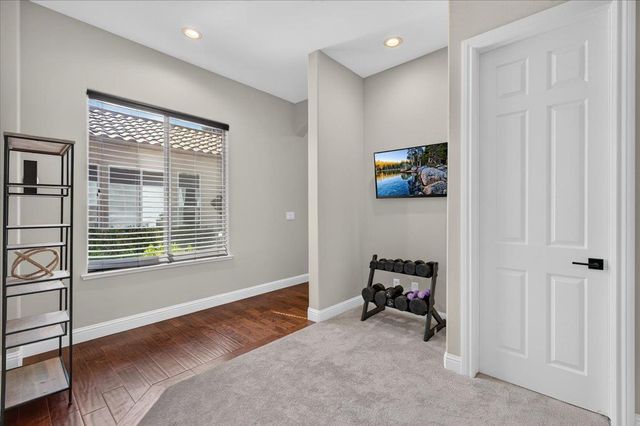 633 W Richmond Avenue, Clovis, CA 93619