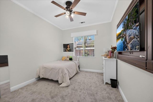 633 W Richmond Avenue, Clovis, CA 93619