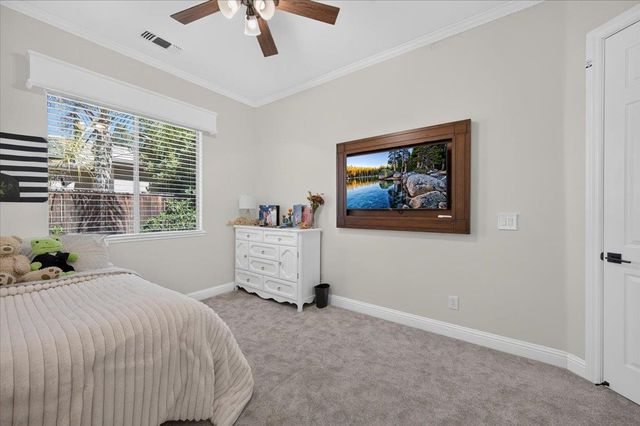 633 W Richmond Avenue, Clovis, CA 93619