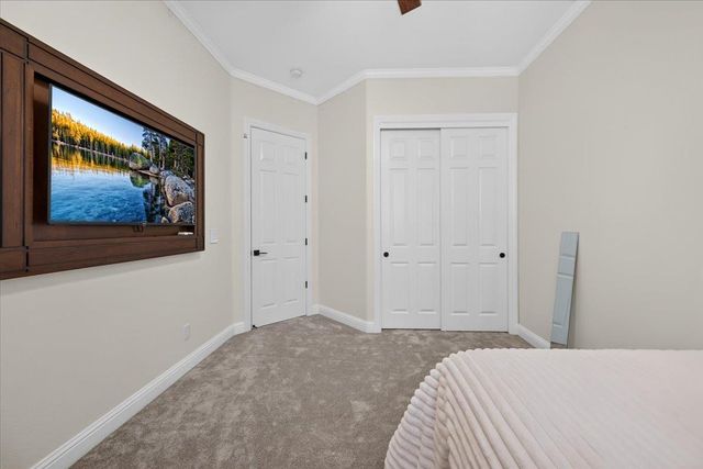 633 W Richmond Avenue, Clovis, CA 93619