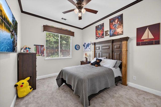 633 W Richmond Avenue, Clovis, CA 93619