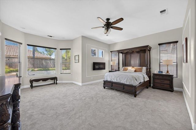 633 W Richmond Avenue, Clovis, CA 93619